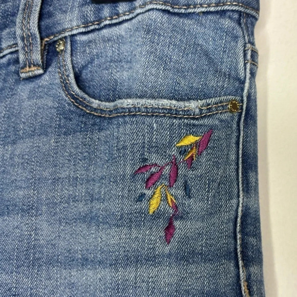 White House Black Market Jeans The Slim Crop Size 2 Embroidered Floral, Cuffed - Picture 2 of 10